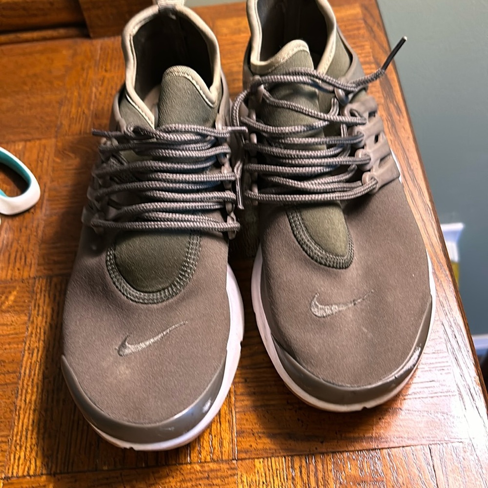 Like New army green Nike Air
